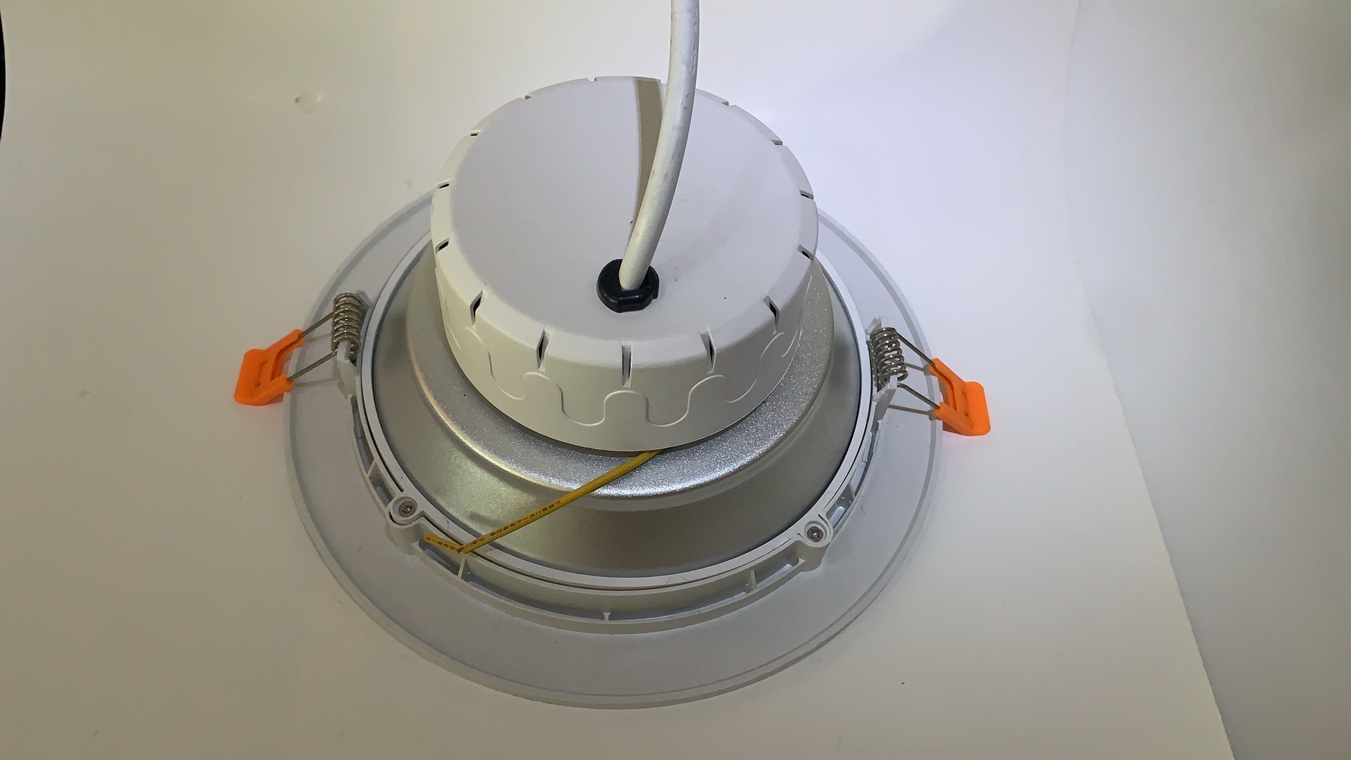 Аварийный светодиодный потолочный светильник с резервным питанием от батареи